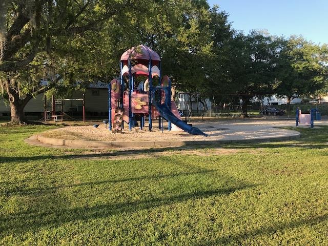 picture of a playground structure at Madisonville park